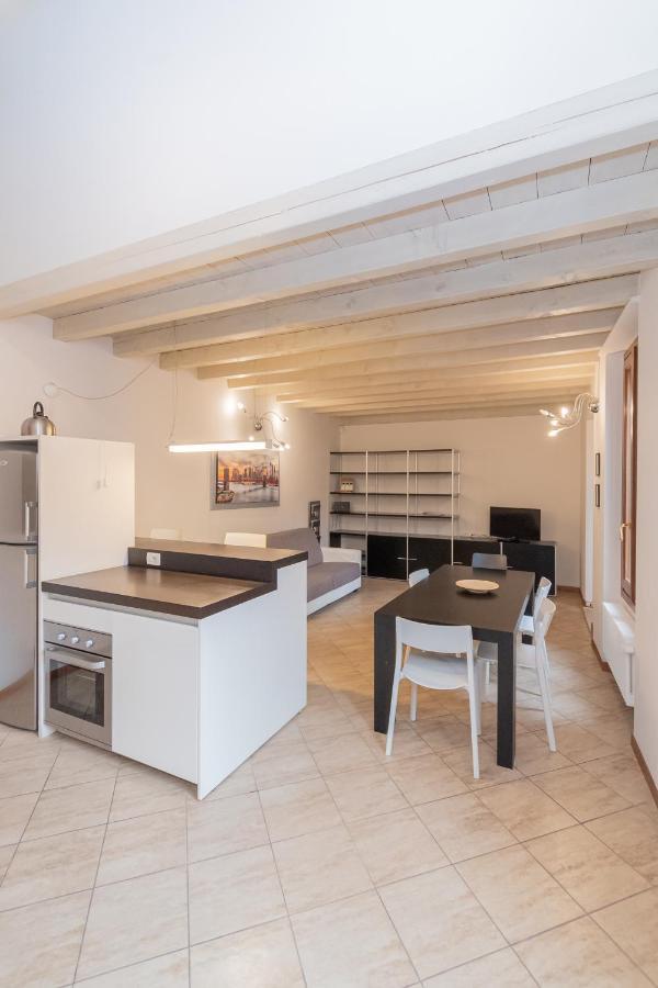 Trilocale Rua Sovera 85 - F&L Aparment Brescia Exterior foto